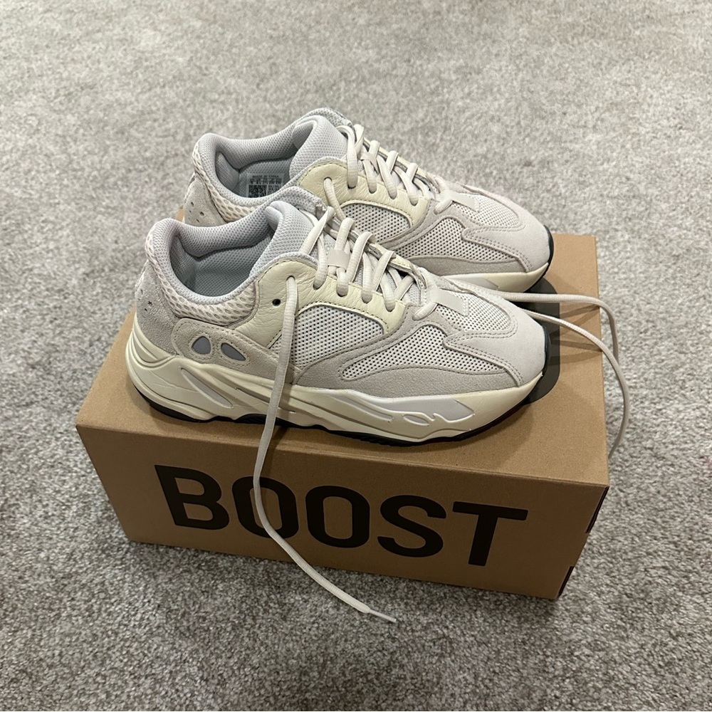 Yeezy 700
